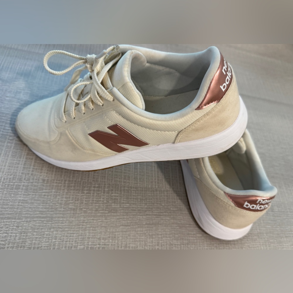 New Balance Women’s Cream Sneakers